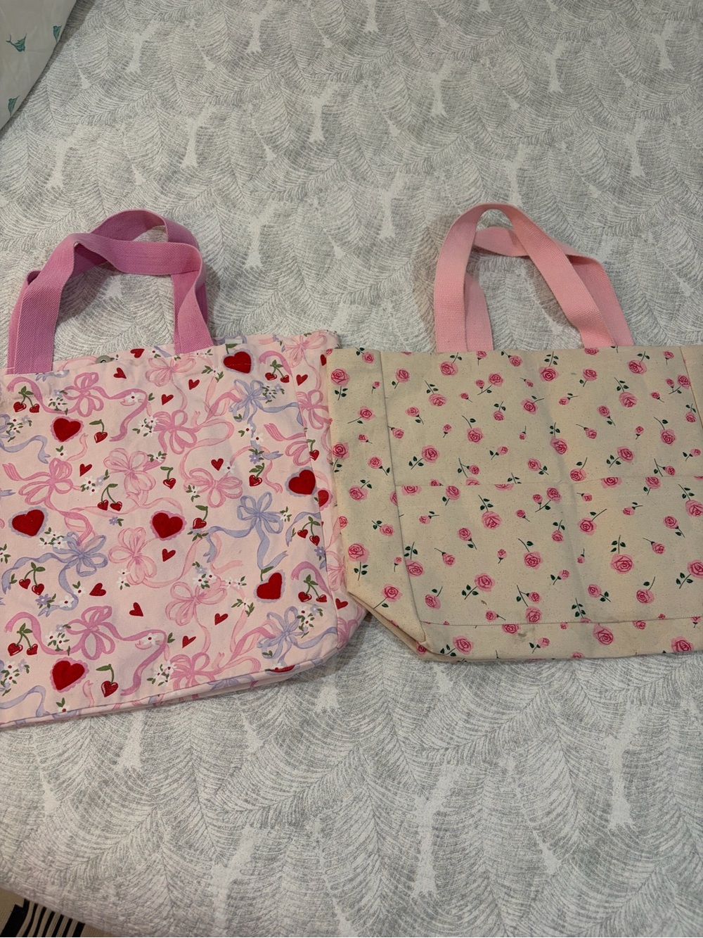Tote lot of 2